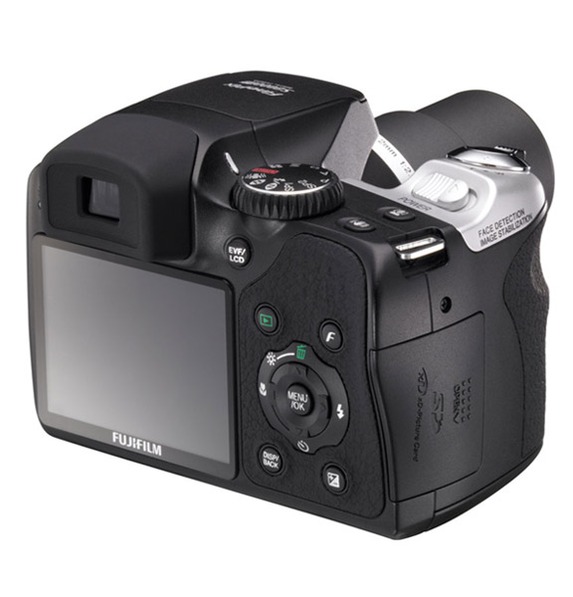 FinePix S8000