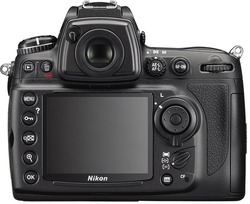 D700